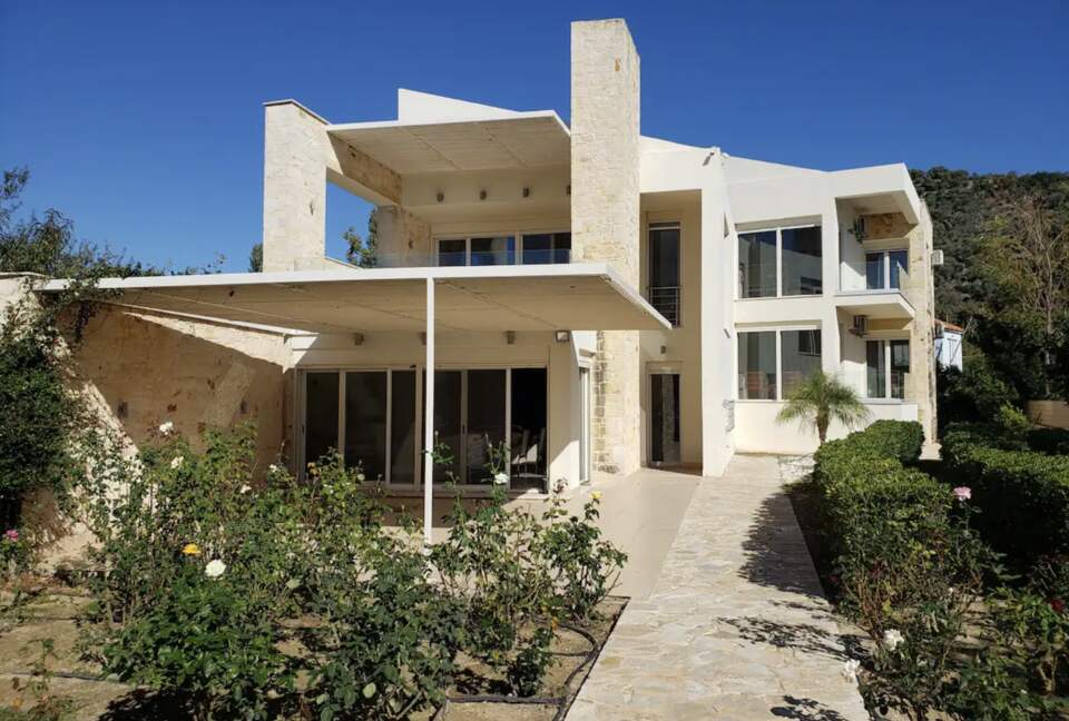 Beachfront Island Villa with Panoramic Aegean Views - Agios Isidoros, Greece