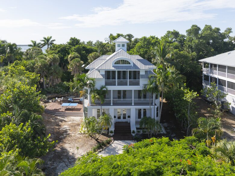 Apres Sea: Serene Island Retreat on Exclusive Useppa Island - Useppa Island, Florida
