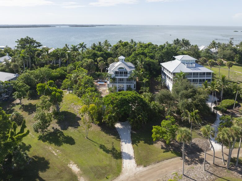 Apres Sea: Serene Island Retreat on Exclusive Useppa Island - Useppa Island, Florida