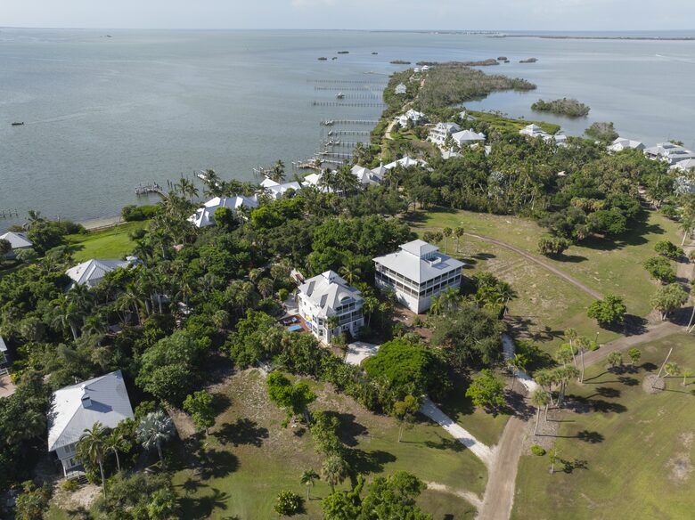 Apres Sea: Serene Island Retreat on Exclusive Useppa Island - Useppa Island, Florida