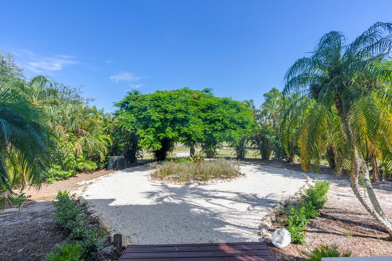 Apres Sea: Serene Island Retreat on Exclusive Useppa Island - Useppa Island, Florida