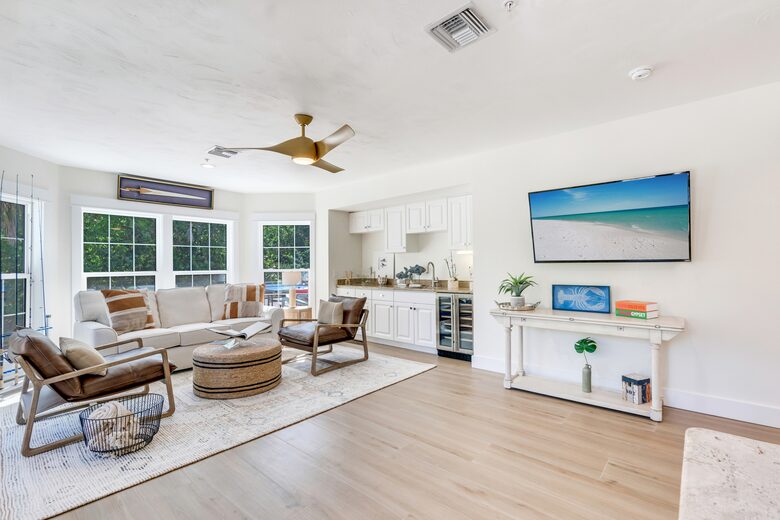 Apres Sea: Serene Island Retreat on Exclusive Useppa Island - Useppa Island, Florida