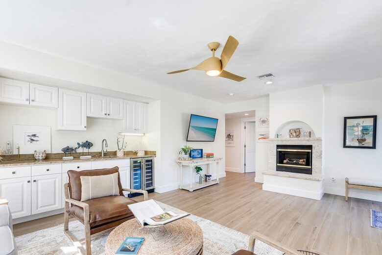 Apres Sea: Serene Island Retreat on Exclusive Useppa Island - Useppa Island, Florida