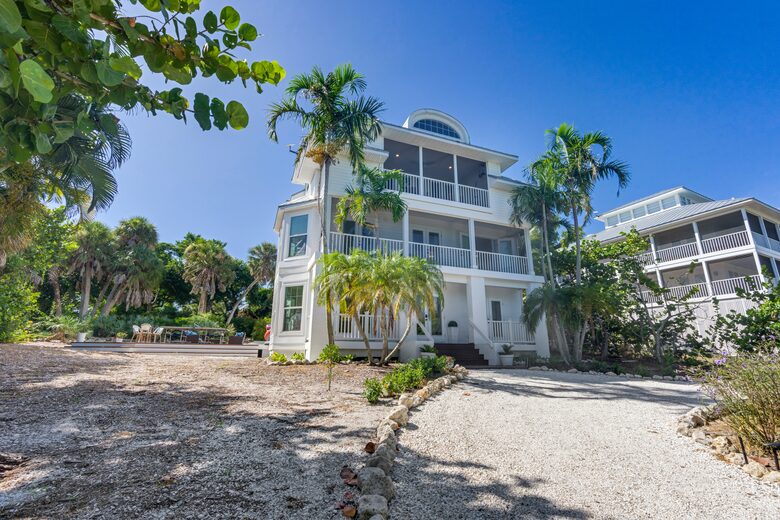 Apres Sea: Serene Island Retreat on Exclusive Useppa Island - Useppa Island, Florida