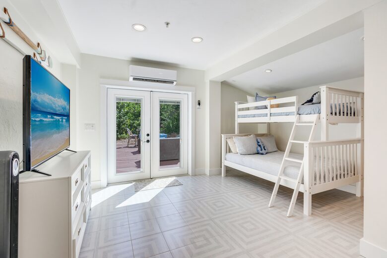 Apres Sea: Serene Island Retreat on Exclusive Useppa Island - Useppa Island, Florida