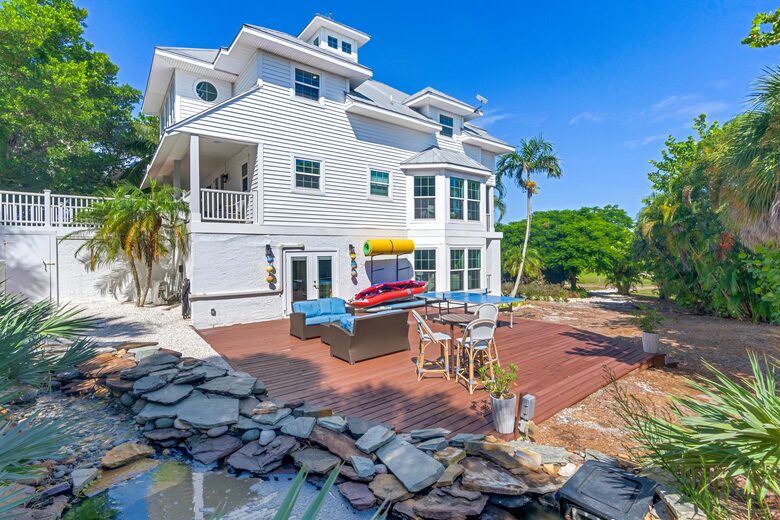 Apres Sea: Serene Island Retreat on Exclusive Useppa Island - Useppa Island, Florida