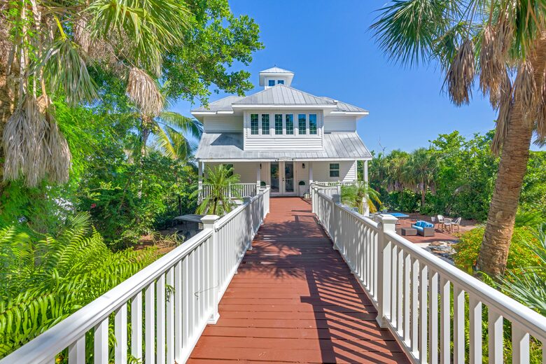 Apres Sea: Serene Island Retreat on Exclusive Useppa Island - Useppa Island, Florida