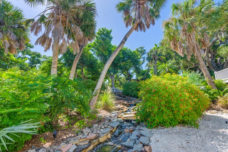 Apres Sea: Serene Island Retreat on Exclusive Useppa Island - Useppa Island, Florida