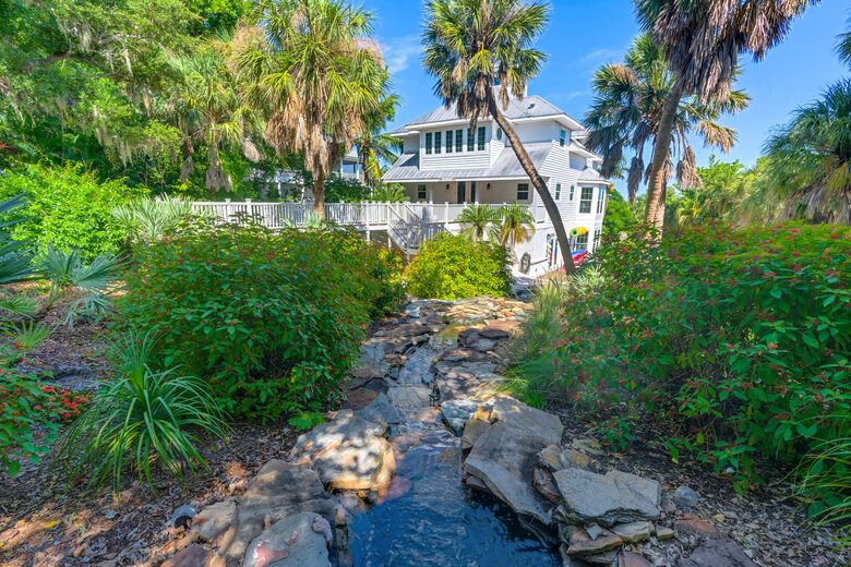 Apres Sea: Serene Island Retreat on Exclusive Useppa Island - Useppa Island, Florida