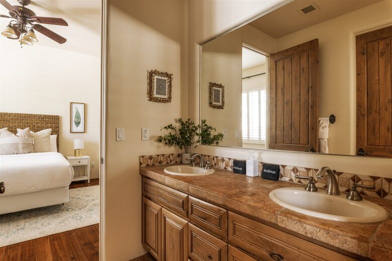 Scottsdale Estate with Pool, Spa & Sports Court +Pickleball - Paradise Valley, Arizona