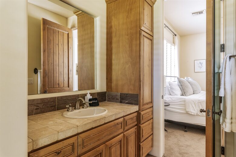 Scottsdale Estate with Pool, Spa & Sports Court +Pickleball - Paradise Valley, Arizona