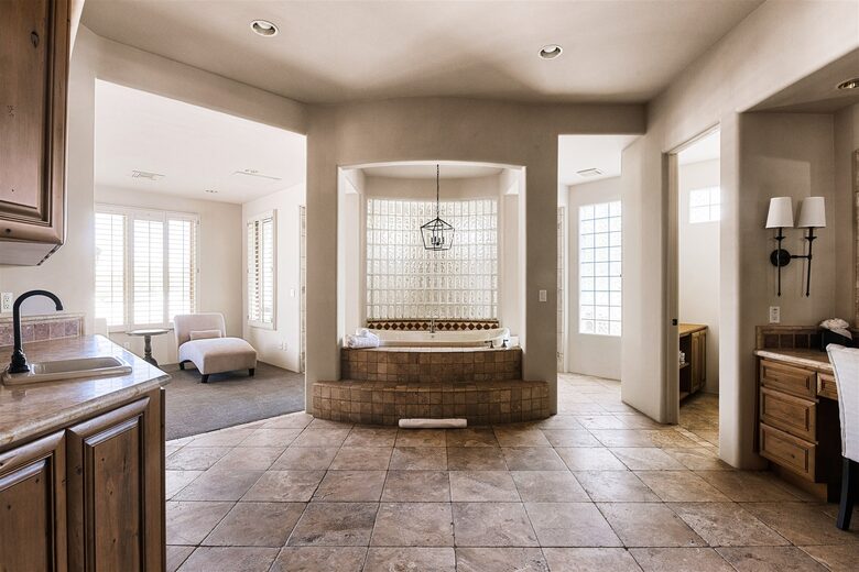 Scottsdale Estate with Pool, Spa & Sports Court +Pickleball - Paradise Valley, Arizona