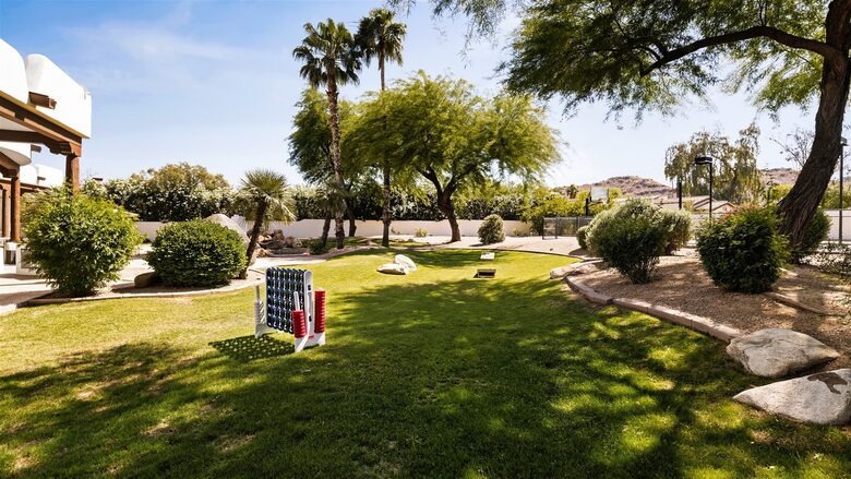 Scottsdale Estate with Pool, Spa & Sports Court +Pickleball - Paradise Valley, Arizona