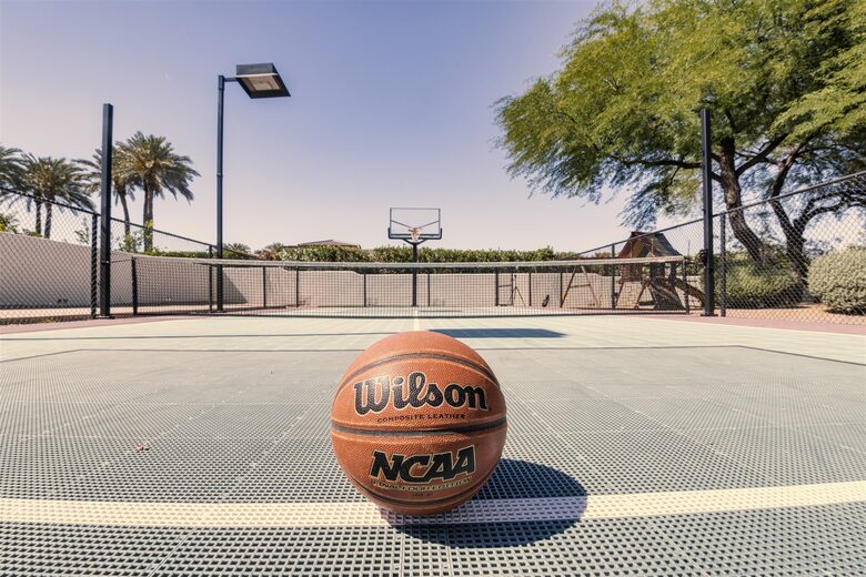 Scottsdale Estate with Pool, Spa & Sports Court +Pickleball - Paradise Valley, Arizona