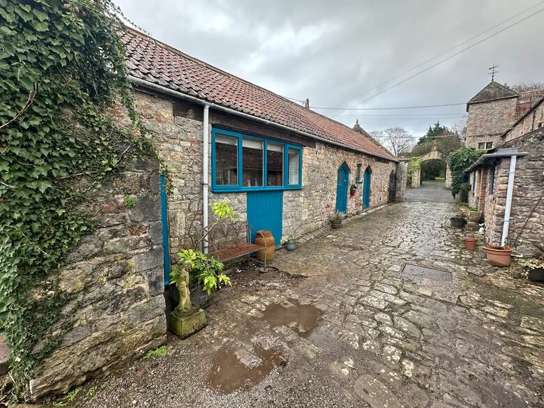 Quirky cottages on a 16th Century estate - Churchill, United Kingdom