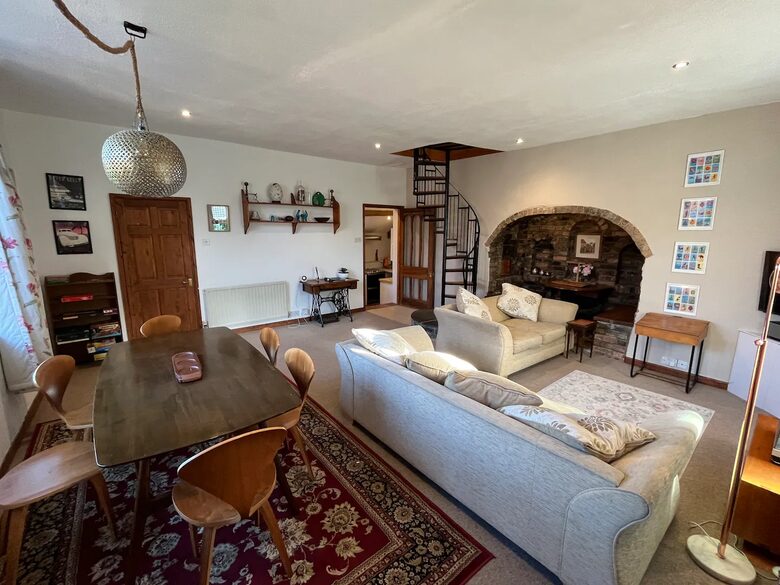 Quirky cottages on a 16th Century estate - Churchill, United Kingdom