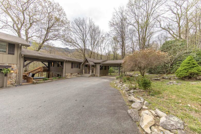 River Falls Lodge - Banner Elk, North Carolina