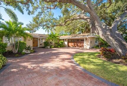 Waterfront Siesta Key Prime Location - Siesta Key, Florida
