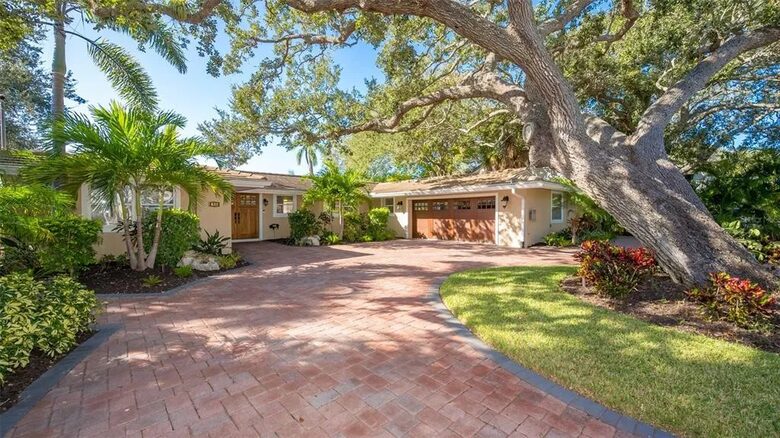 Waterfront Siesta Key Prime Location - Siesta Key, Florida