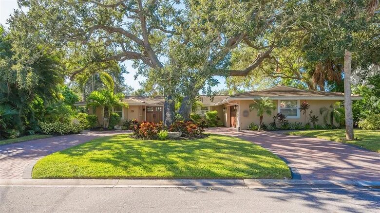 Waterfront Siesta Key Prime Location - Siesta Key, Florida