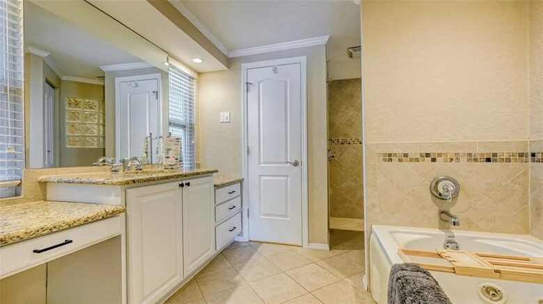 Waterfront Siesta Key Prime Location - Siesta Key, Florida