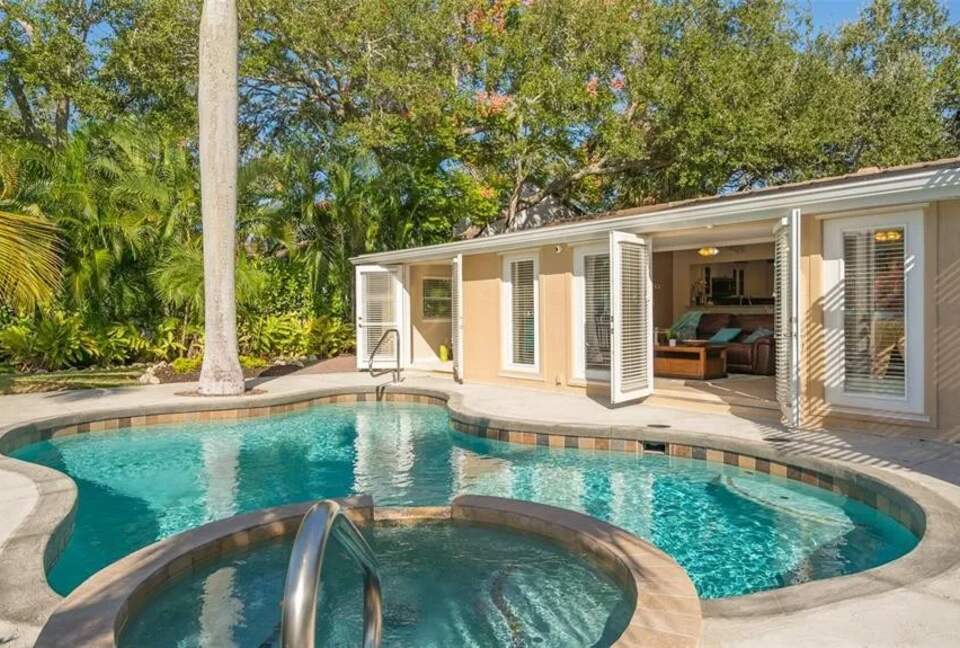 Waterfront Siesta Key Prime Location - Siesta Key, Florida