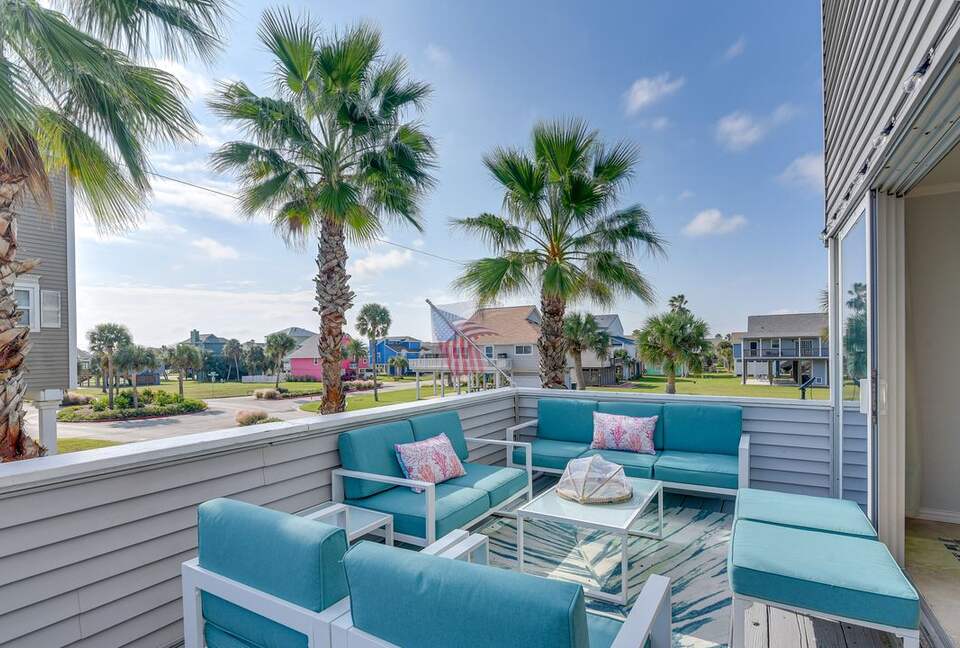 Luxury Beach Retreat | Short Walk to Sand - Galveston, Texas