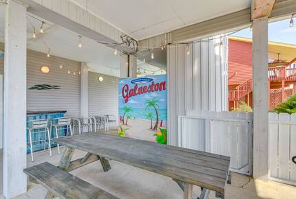 Luxury Beach Retreat | Short Walk to Sand - Galveston, Texas
