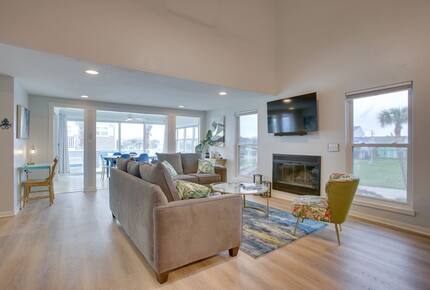 Luxury Beach Retreat | Short Walk to Sand - Galveston, Texas