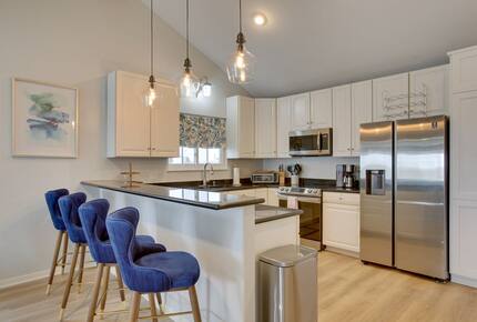 Luxury Beach Retreat | Short Walk to Sand - Galveston, Texas