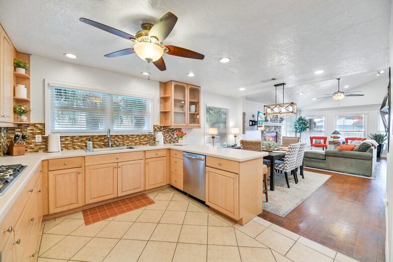 Coastal Haven: Relaxation and Adventure in Jamaica Beach - Jamaica Beach, Texas