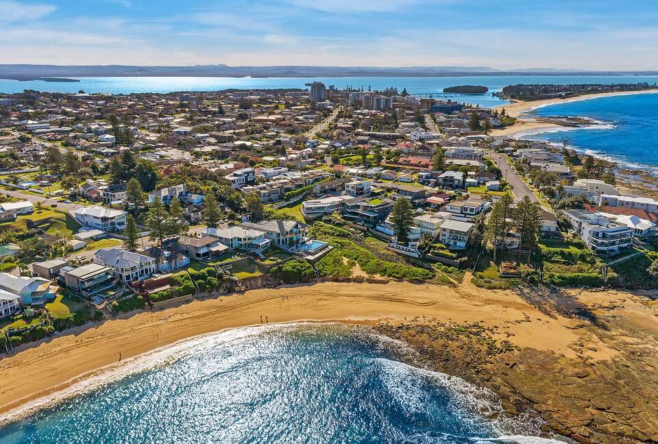 Ocean Pines Apartment - Blue Bay, Australia