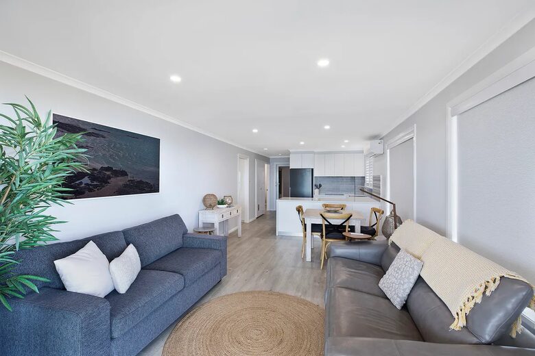 Ocean Pines Apartment - Blue Bay, Australia