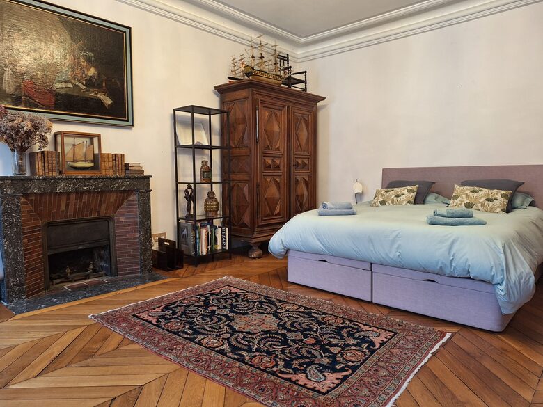 Aristocratic Abode in Versailles - Versailles, France