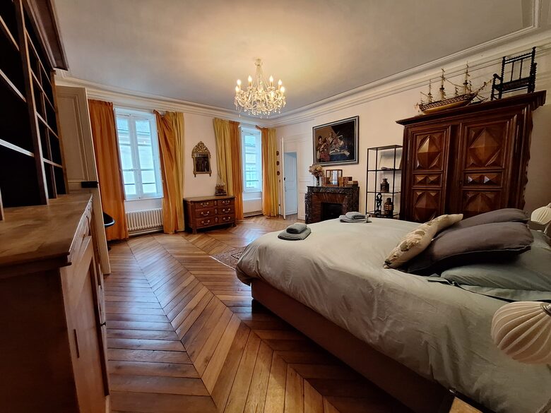 Aristocratic Abode in Versailles - Versailles, France