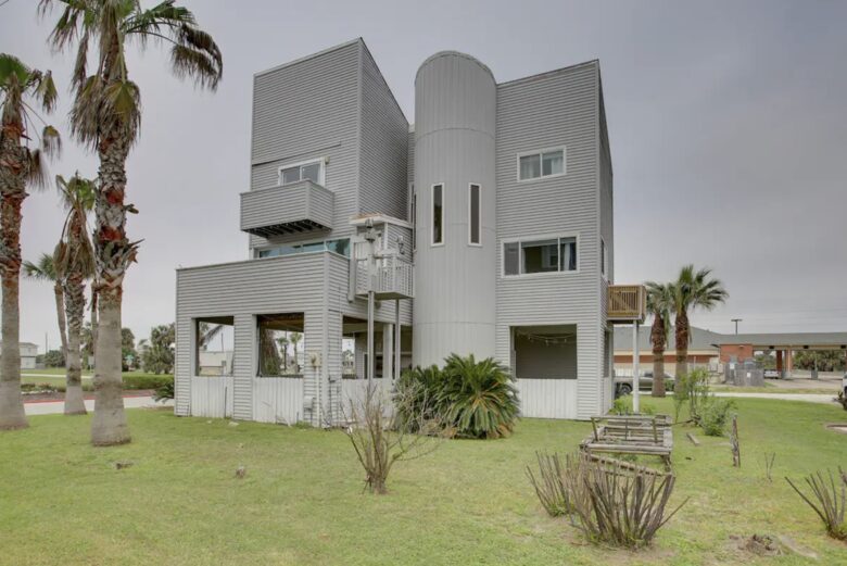 Luxury Beach Retreat | Short Walk to Sand - Galveston, Texas