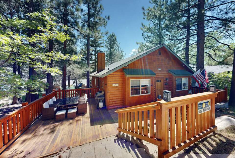 Modern Big Bear Lake Cabin - Big Bear Lake, California