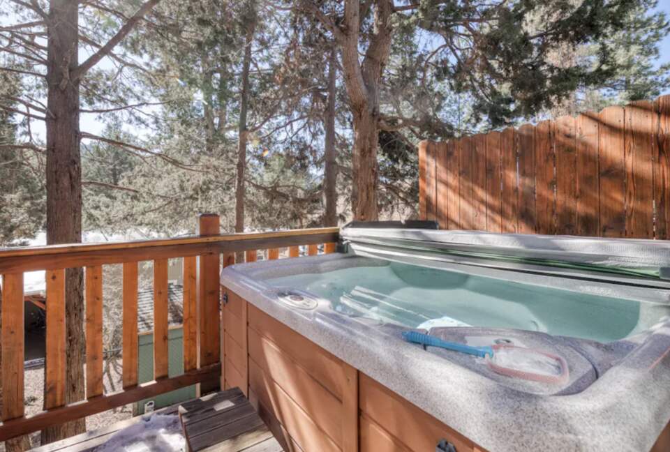 Modern Big Bear Lake Cabin - Big Bear Lake, California