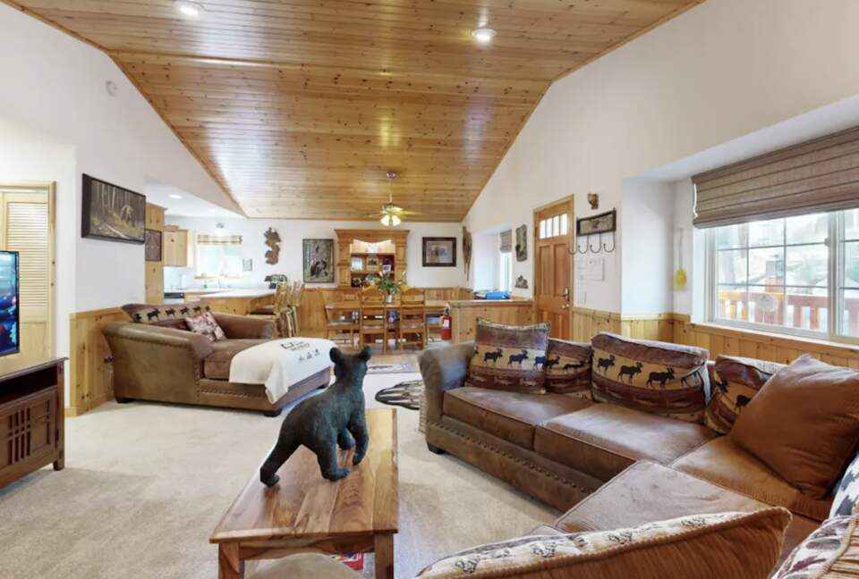 Modern Big Bear Lake Cabin - Big Bear Lake, California