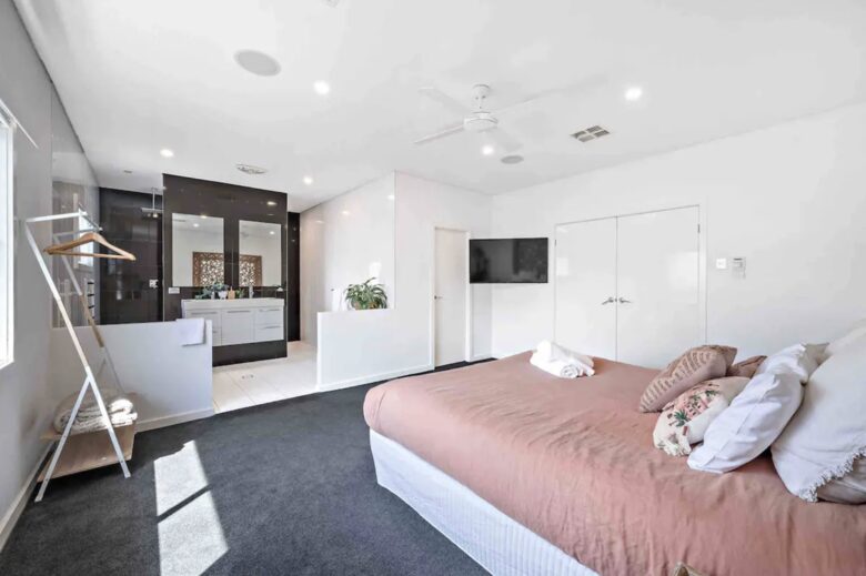Bahamas on Brooks - Newcastle, Australia