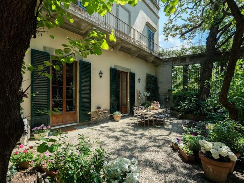 Lungarno Diaz Historic Retreat - Florence, Italy