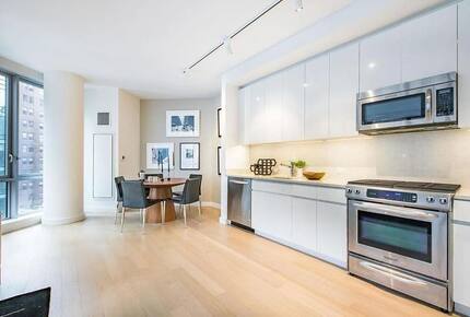 NYC Getaway | On Madison Ave, North of Madison Square Park - New York, New York