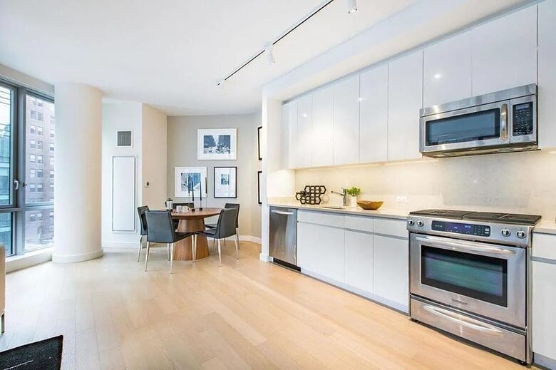 NYC Getaway | On Madison Ave, North of Madison Square Park - New York, New York