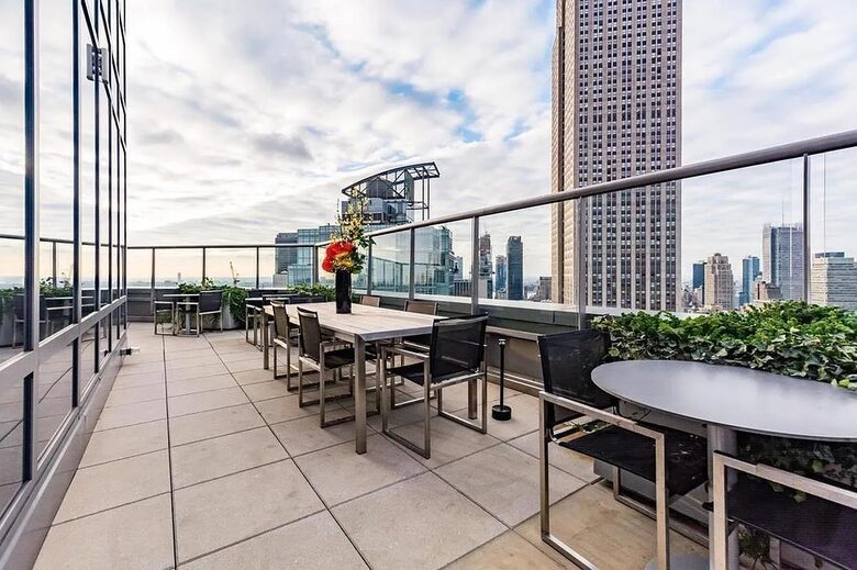 NYC Getaway | On Madison Ave, North of Madison Square Park - New York, New York