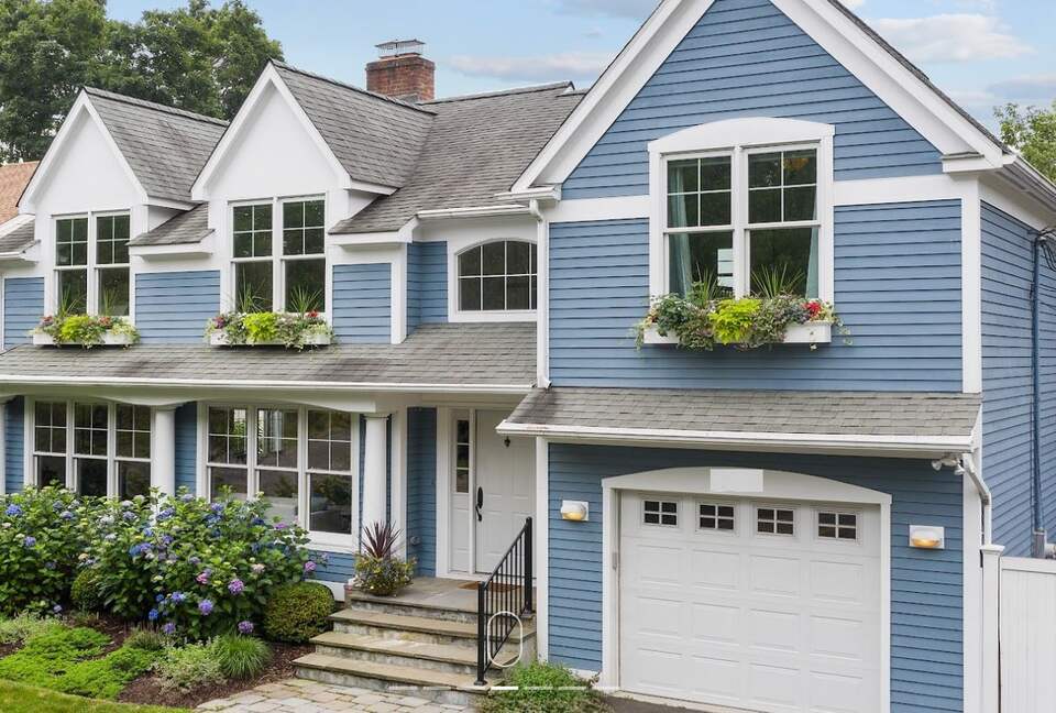 Charming Coastal Retreat | Spacious Beach House with Luxury Amenities - Fairfield, Connecticut