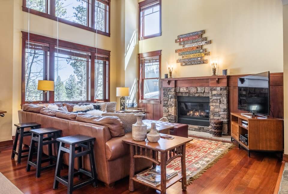 Multi-Family Retreat, Close to Lifts, Pet Friendly w/ Hot Tub - Mammoth Lakes, California