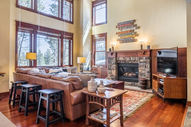 Multi-Family Retreat, Close to Lifts, Pet Friendly w/ Hot Tub - Mammoth Lakes, California
