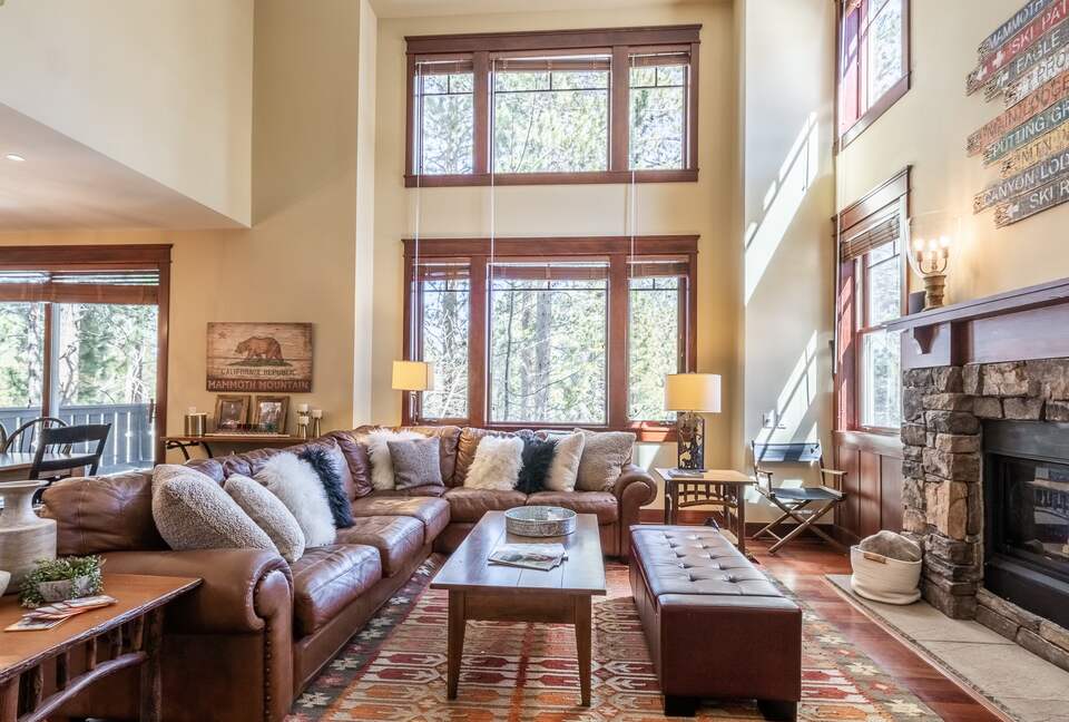 Multi-Family Retreat, Close to Lifts, Pet Friendly w/ Hot Tub - Mammoth Lakes, California