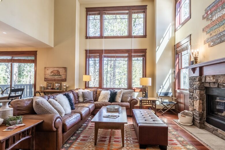 Multi-Family Retreat, Close to Lifts, Pet Friendly w/ Hot Tub - Mammoth Lakes, California