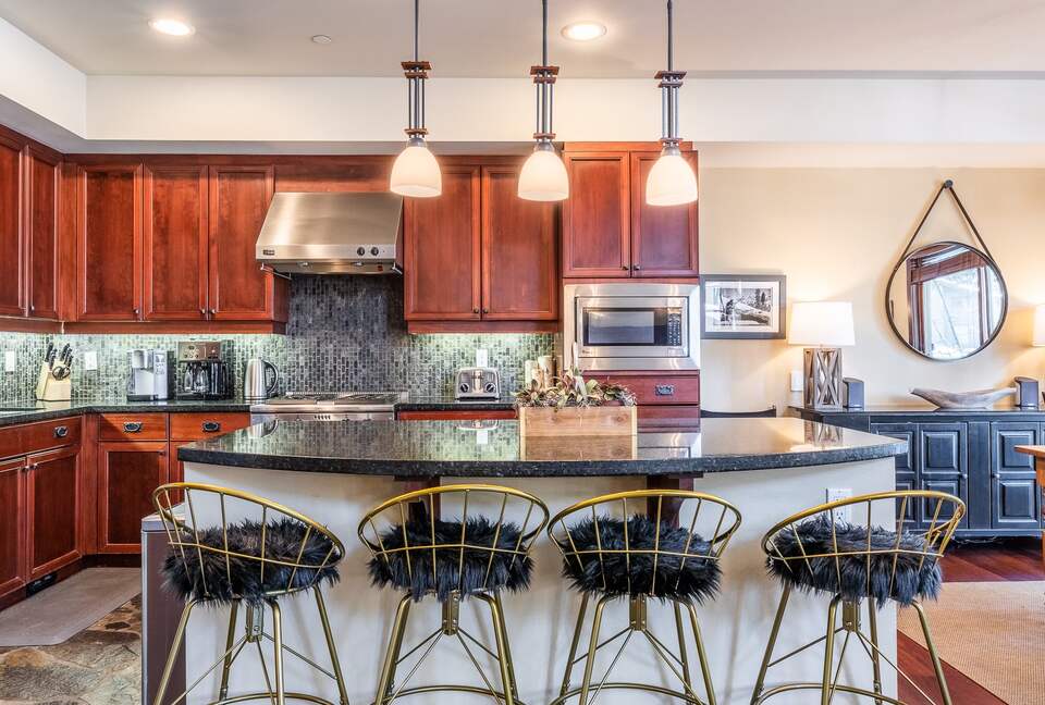 Multi-Family Retreat, Close to Lifts, Pet Friendly w/ Hot Tub - Mammoth Lakes, California